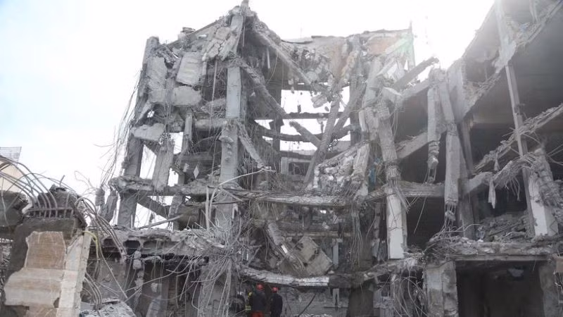 Những tòa nhà bị phá hủy sau các cuộc tấn công của Mỹ và Israel nhằm vào Tehran, Iran. (Ảnh: THX/TTXVN)