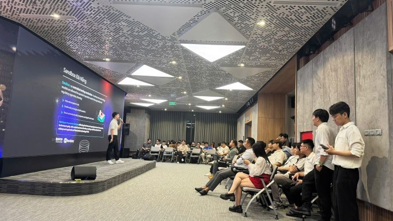 Đào tạo một nguồn nhân lực chất lượng cao đáp ứng yêu cầu kinh tế số và xanh là cấp thiết hiện nay. (Ảnh: HNV) ktxanh2.jpg