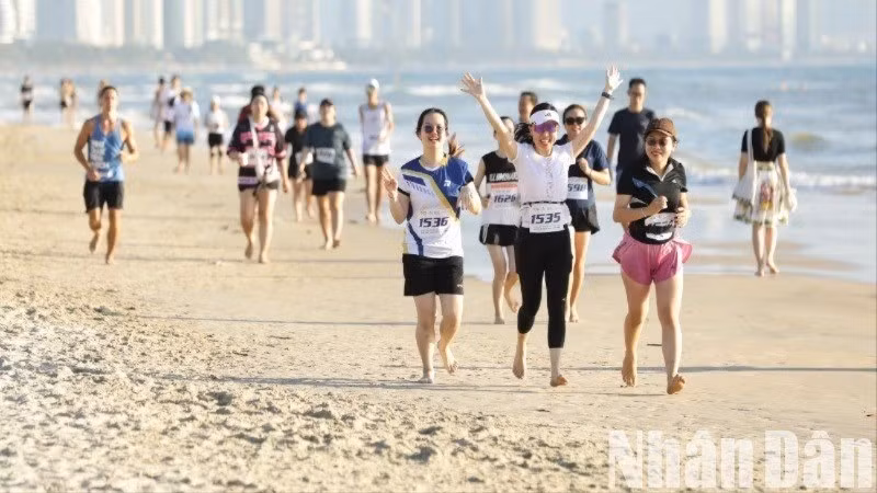 Giải Chạy chân trần trên biển 2025 là sự kiện thể thao-du lịch hấp dẫn dành cho người dân, du khách trong mùa Lễ hội Tận hưởng Đà Nẵng 2025 - Enjoy Danang Festival. (Ảnh: ANH ĐÀO)