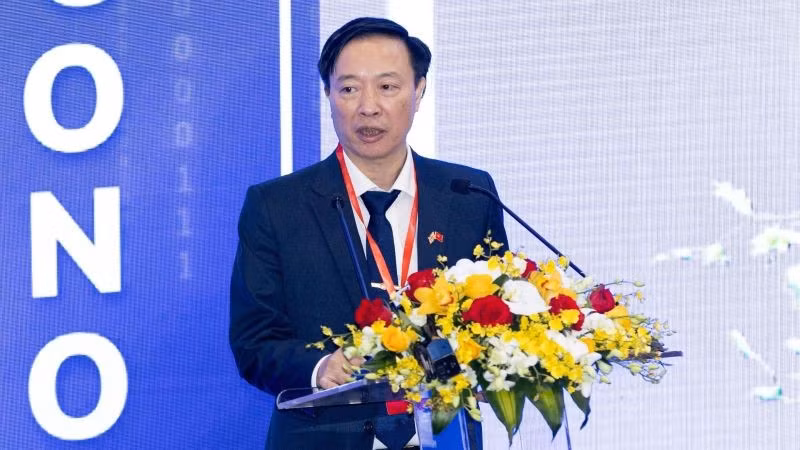 Thiếu tướng Nguyễn Ngọc Cương, Giám đốc Trung tâm Dữ liệu Quốc gia, Phó Chủ tịch Hiệp hội Dữ liệu quốc gia phát biểu tại hội thảo.