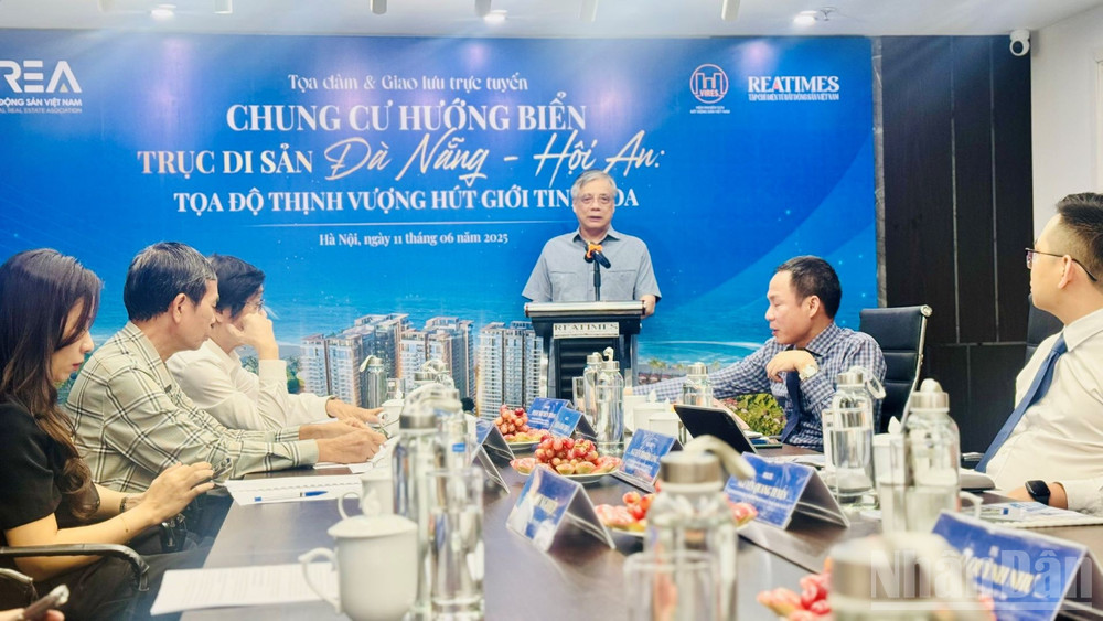 Phó Giáo sư, Tiến sĩ Trần Đình Thiên, thành viên Hội đồng tư vấn chính sách của Thủ tướng Chính phủ, nguyên Viện trưởng Viện Kinh tế Việt Nam, phát biểu ý kiến tại sự kiện. (Ảnh: HNV) ndo_br_toadam.jpg