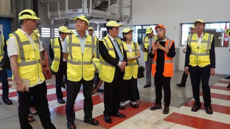Phó Chủ tịch Quốc hội Nguyễn Đức Hải và Phó Thủ tướng Chính phủ Lê Thành Long cùng Đoàn đại biểu đã thăm, làm việc tại thành phố Tangier. (Ảnh: VĂN CHÚC) thamtaniger4.jpg