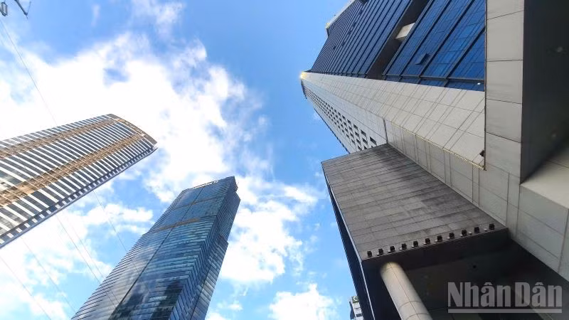 Thời gian qua, Chính phủ và Thủ tướng Chính phủ đã liên tiếp có nhiều chỉ đạo quyết liệt, đồng bộ và kịp thời nhằm tháo gỡ khó khăn cho thị trường bất động sản. (Ảnh: HNV)