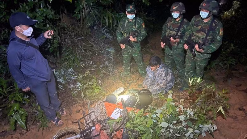 Hiện trường vụ bắt giữ đối tượng vận chuyển vật liệu nổ.