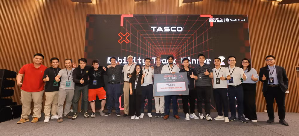 تم تقديم الجوائز وتكريم الوحدات الفائزة. tasco-track-and-sub-track-winners.jpg
