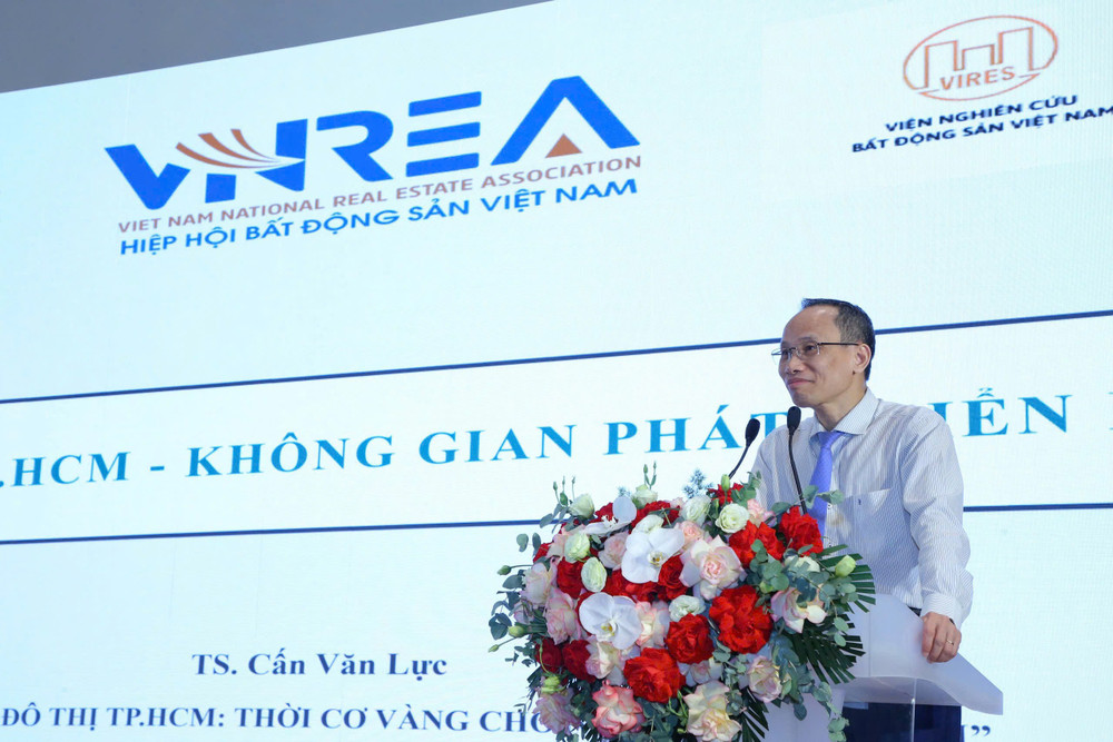 Tiến sĩ Cấn Văn Lực, Thành viên Hội đồng tư vấn chính sách của Thủ tướng Chính phủ, Chuyên gia Kinh tế trưởng BIDV. (Ảnh: HNV) bdshcm-hn-ongluc.jpg
