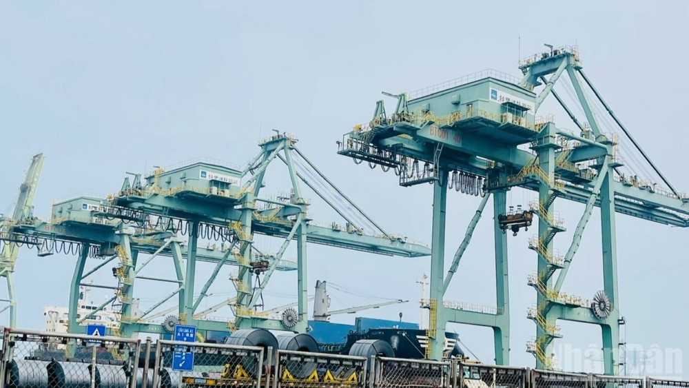 Một góc khu công nghiệp Vũng Áng, miền trung Việt Nam. (Ảnh: HNV) ndo_br_kcnsinthai3.jpg
