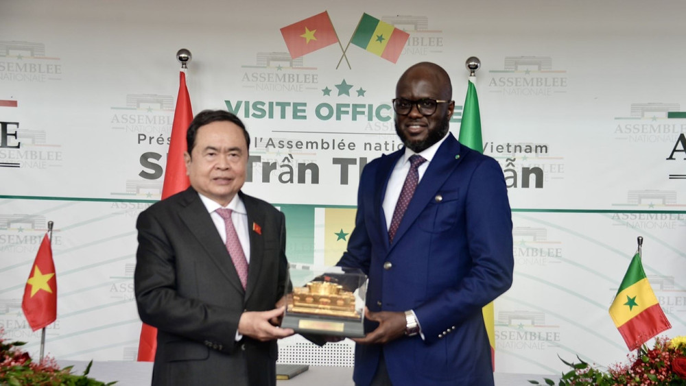 Chủ tịch Quốc hội Trần Thanh Mẫn và Chủ tịch Quốc hội Senegal El Malick Ndiaye đã ký Thỏa thuận hợp tác giữa Quốc hội hai nước. ctqh6.jpg