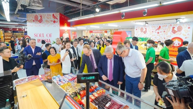 Tại Russia Corner, khách hàng không chỉ mua sắm mà còn được kết nối sâu sắc với các giá trị văn hóa quốc tế.
