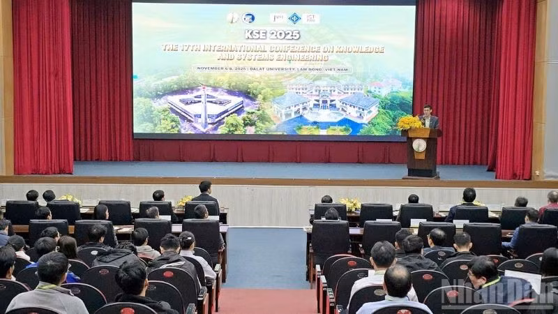 Quang cảnh Hội thảo quốc tế IEEE về “kỹ thuật tri thức và hệ thống” tại Trường đại học Đà Lạt.