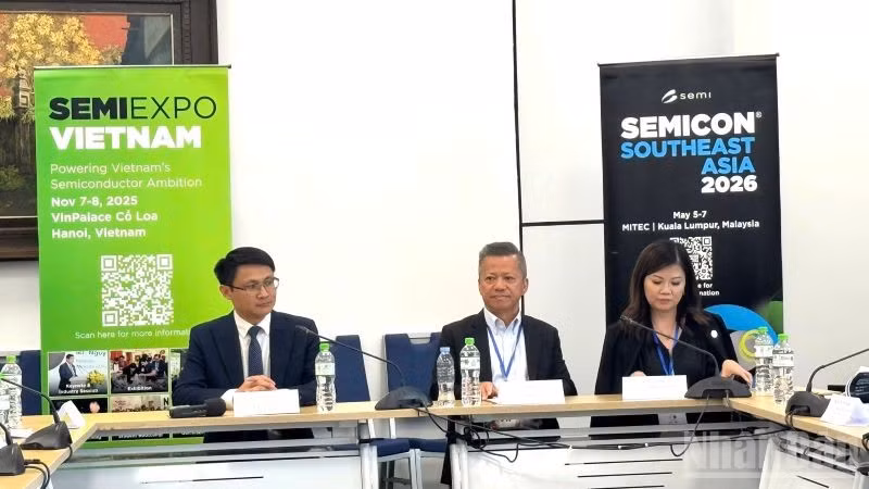 Chủ trì họp báo. (Ảnh: HNV)