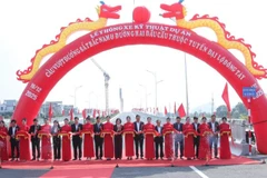 Thông xe kỹ thuật cầu vượt đường sắt bắc-nam tại Thanh Hóa.