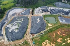 Bãi rác Đông Nam (Thanh Hóa) nhìn từ trên cao.