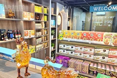 Các sản phẩm OCOP trưng bày, bán bên trong Trung tâm