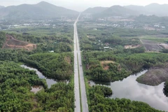 Phân khu Sườn đồi, khu vực núi Dương Ba Làng qua xã Hoà Sơn cũ.