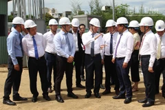 Bộ trưởng Khoa học và Công nghệ Nguyễn Mạnh Hùng kiểm tra tại Dự án VSAP LAB.