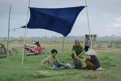 Một cảnh trong phim "Có anh nơi ấy bình yên". (Ảnh: VFC)