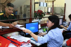 Kho bạc Nhà nước các khu vực bố trí công chức trực làm việc cả ngày thứ Bảy, Chủ nhật để chi trả, thanh toán cho các đối tượng chịu tác động của việc sắp xếp tổ chức bộ máy. (Ảnh: KỲ DUYÊN)