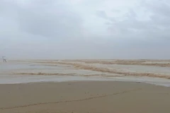 Biển Sầm Sơn trong cơn bão số 5.