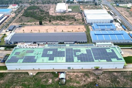 Một nhà máy lắp điện mặt trời mái nhà tại Đồng Nai.