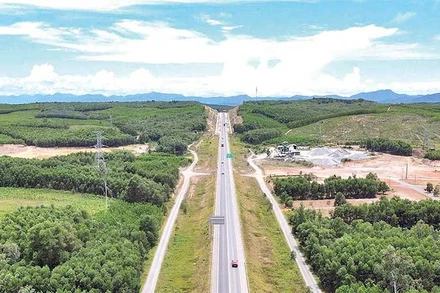 Tuyến đường cao tốc đoạn phía bắc Quảng Trị có 4 làn xe nhưng chưa có trạm dừng nghỉ.