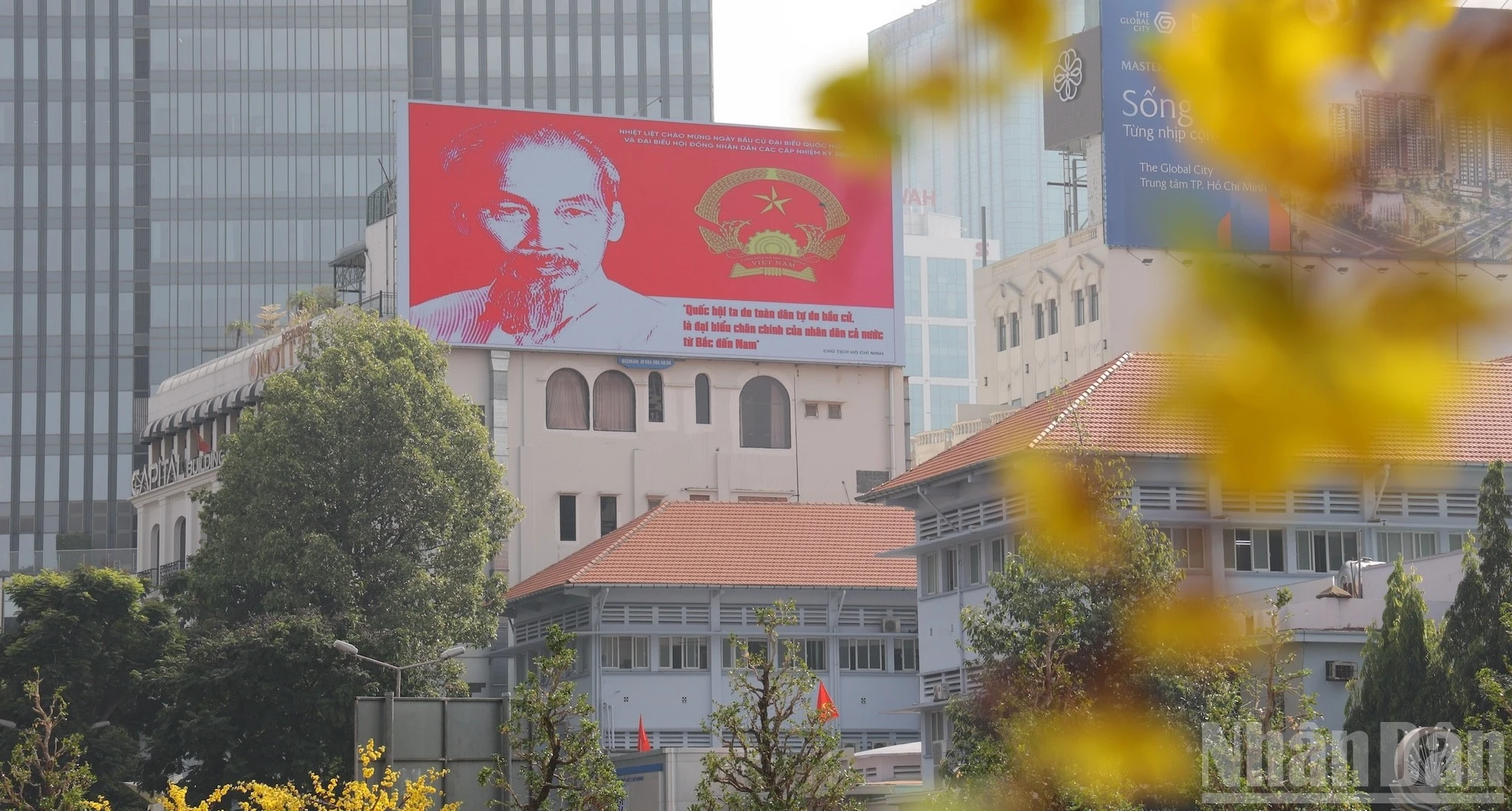 Thành phố Hồ Chí Minh Rực Rỡ Sắc Đỏ Chào Đón Ngày Hội Toàn Dân Bầu Cử