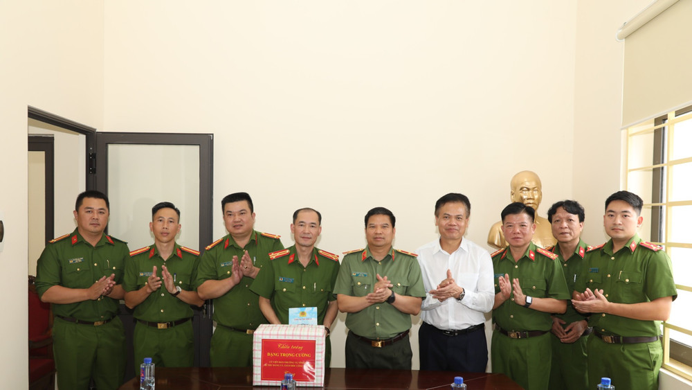 Công an tỉnh Sơn La tổ chức các đoàn công tác kiểm tra, động viên lực lượng công an các xã, phường sau khi vận hành chính quyền địa phương 2 cấp. 5-7342.jpg