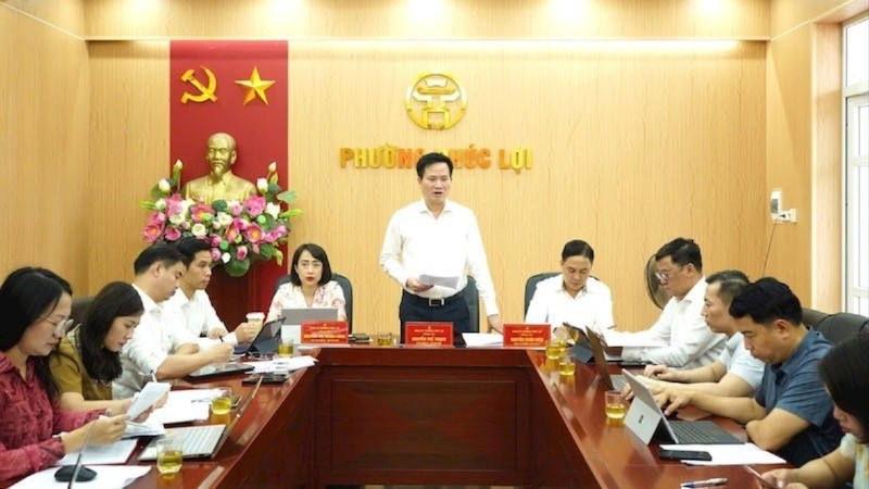 Ban Chấp hành Đảng bộ phường Phúc Lợi (mới) vận hành hội nghị thử nghiệm. (Ảnh: HIỀN LƯƠNG)