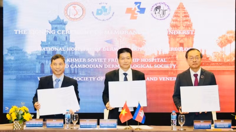 Đại diện các đơn vị ký kết biên bản ghi nhớ.