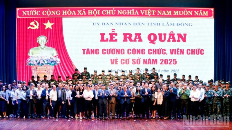 Tỉnh Lâm Đồng tăng cường 730 công chức, viên chức và chiến sĩ công an, quân đội về hỗ trợ cơ sở.