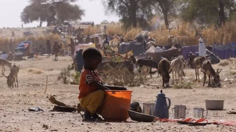 Trẻ em tại trại tị nạn ở El Fasher, Sudan. (Ảnh: TÂN HOA XÃ)