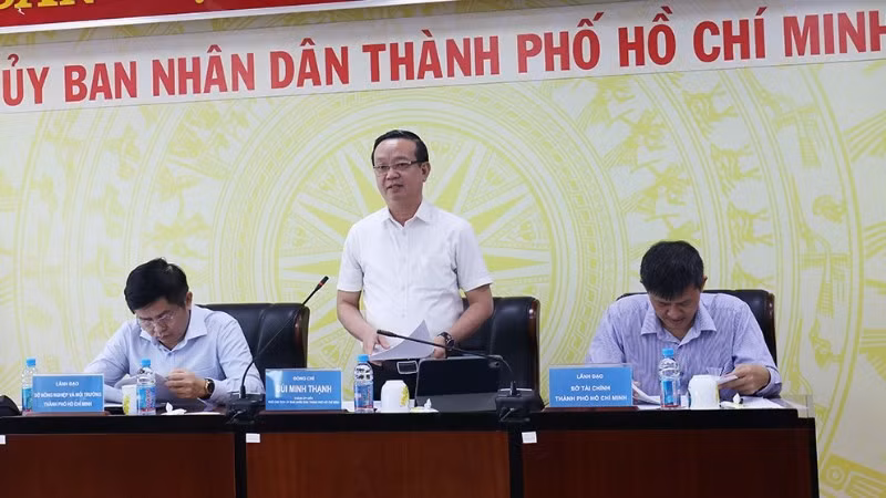 Phó Chủ tịch Ủy ban nhân dân Thành phố Hồ Chí Minh Bùi Minh Thạnh phát biểu tại cuộc họp.