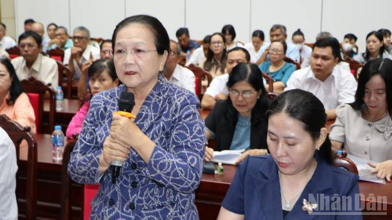 Cử tri phường Long Xuyên kiến nghị cùng Đoàn Đại biểu Quốc hội tỉnh An Giang. ndo_br_az-1.jpg