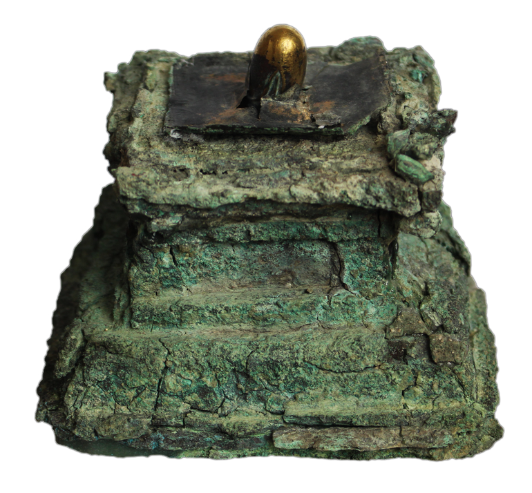 Bộ Linga-Yoni trong đó Linga bằng kim loại vàng được lưu giữ tại Bảo tàng tỉnh An Giang. 2018-linga-yoni-da-noi.png