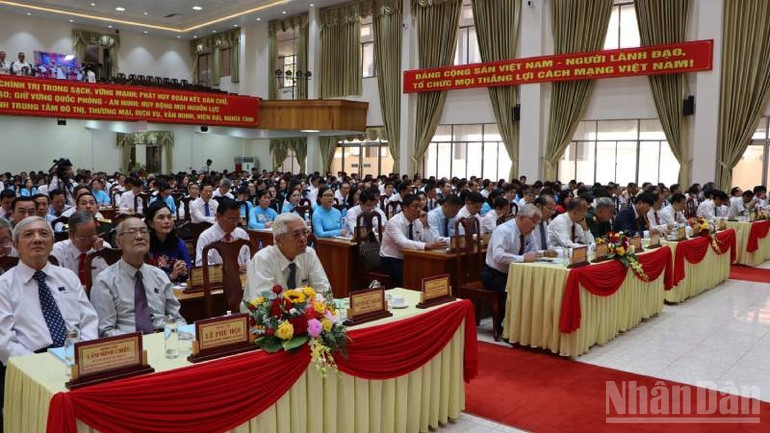 Các đại biểu tham dự Đại hội đại biểu Đảng bộ phường Long Xuyên. ndo_br_img-1344-1.jpg