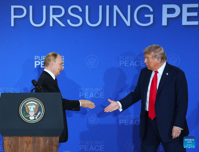 Tổng thống Mỹ Donald Trump và người đồng cấp Nga Vladimir Putin tại cuộc họp báo chung. (Ảnh: Tân Hoa Xã) hyhhnfzlej2rfucb.jpg