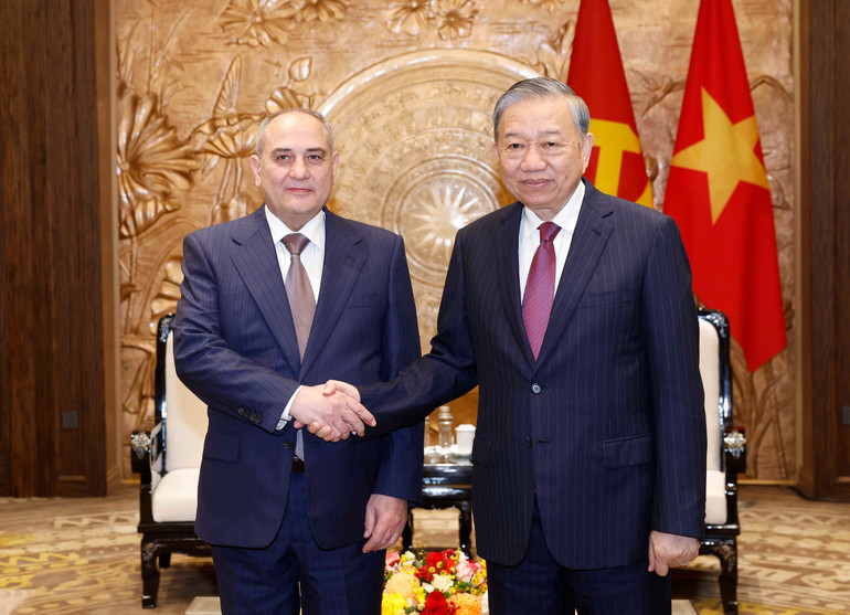 vna-potal-tong-bi-thu-to-lam-tiep-doan-dai-bieu-dang-azerbaija-moi-8552616.jpg