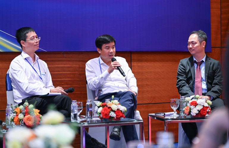 Ông Nguyễn Trường Sơn, Tổng Biên tập báo Thế giới và Việt Nam nêu ý kiến tại phiên thảo luận. (Ảnh: Thành Đạt) phien-9.jpg
