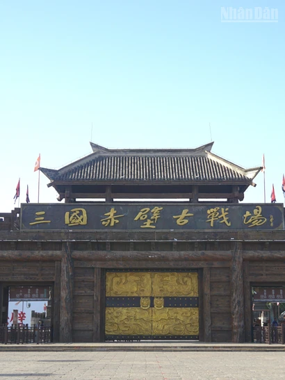 Khu Chiến trường cổ Xích Bích-Tam Quốc nhìn từ bên ngoài. (Ảnh: China Daily)