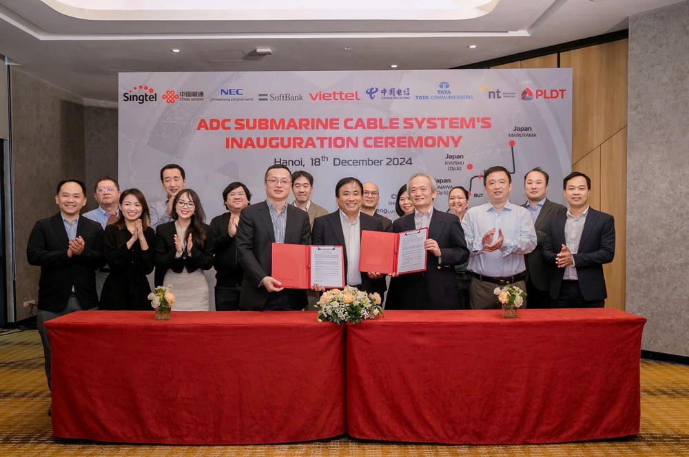 Đại diện tuyến cáp ADC trong lễ khánh thành. cap-quang-viettel.jpg