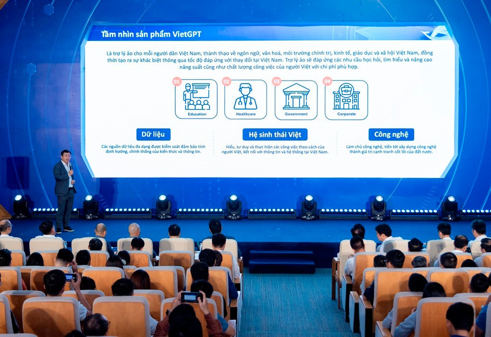 ong-le-hong-viet-tong-giam-doc-fpt-smart-cloud-1.jpg