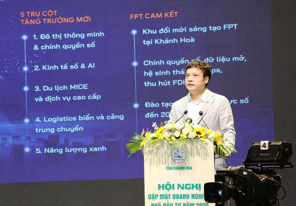 Ông Nguyễn Văn Khoa, Tổng giám đốc Tập đoàn FPT phát biểu tại Hội nghị gặp mặt doanh nghiệp, nhà đầu tư tỉnh Khánh Hòa năm 2025.