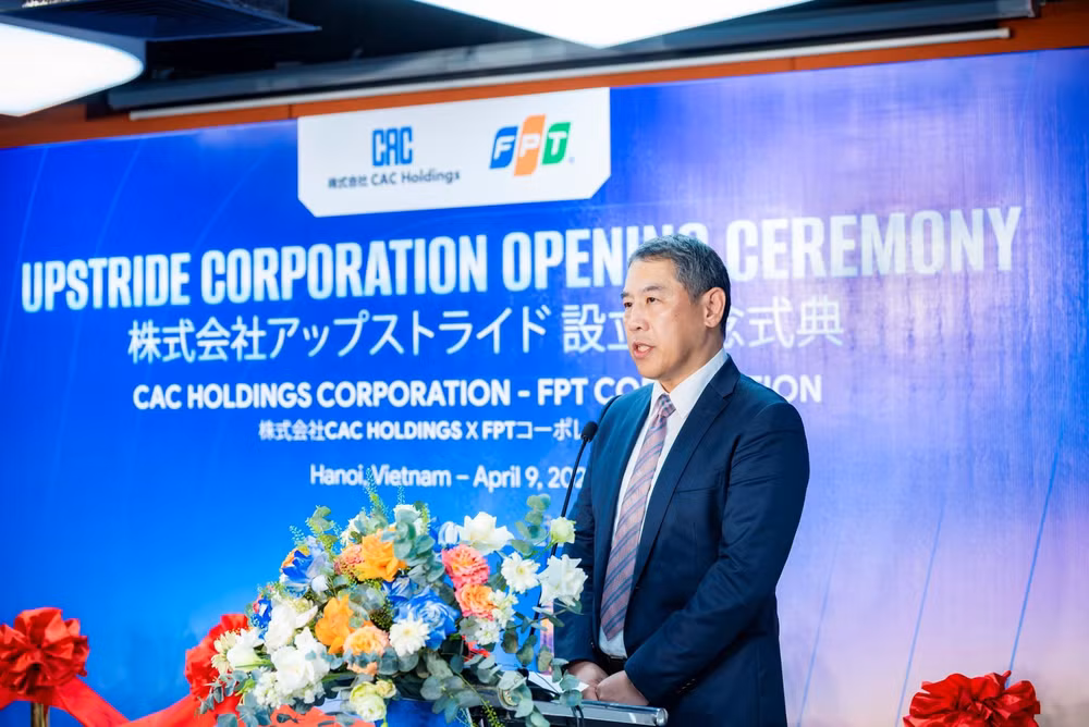 anh-2-ong-ryota-nishimori-chu-tich-kiem-tong-giam-doc-dai-dien-cac-holdings-corporation-bay-to-upstride-la-su-luu-chuyen-toan-cau-cua-cong-nghe-va-nhan-luc.jpg