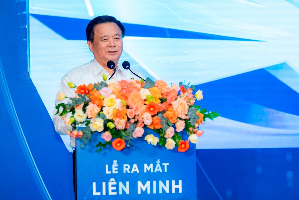 GS, TS Nguyễn Xuân Thắng, Ủy viên Bộ Chính trị, Giám đốc Học viện Chính trị quốc gia Hồ Chí Minh phát biểu. gsts-nguyen-xuan-thang-uy-vien-bo-chinh-tri-giam-doc-hoc-vien-chinh-tri-quoc-gia-ho-chi-minh-chu-tich-hoi-dong-ly-luan-trung-uong.jpg