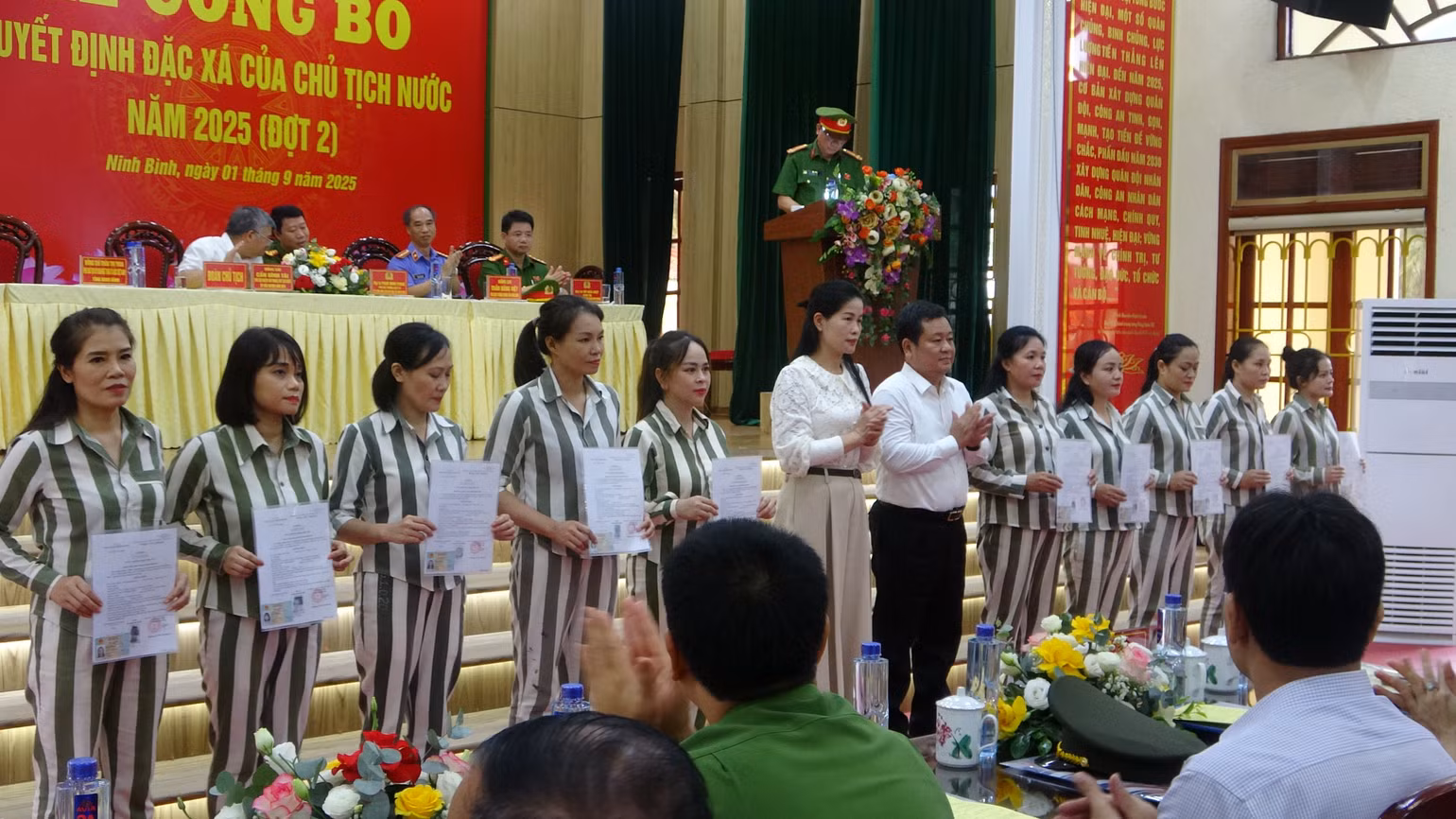 pham-nhan-nhan-quyet-dinh-dac-xa.jpg