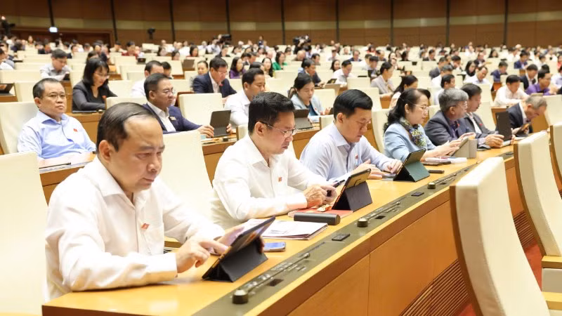 Quốc hội họp phiên toàn thể tại Hội trường sáng 24/10. (Ảnh: DUY LINH)