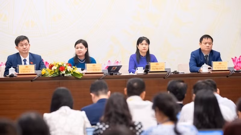 Quang cảnh buổi họp báo. (Ảnh: DUY LINH)