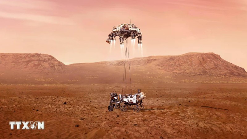 Tàu thám hiểm Perseverance của NASA hạ cánh xuống sao Hỏa. (Ảnh: THX/TTXVN)