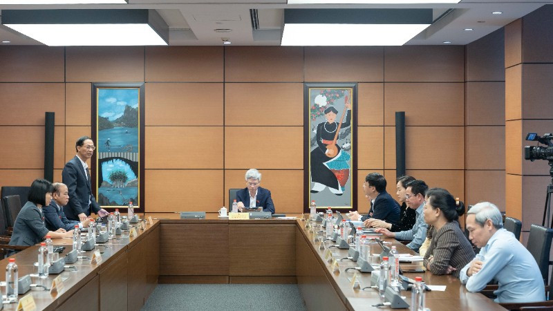 Đại biểu Quốc hội thảo luận tại tổ về Dự án Luật Tiết kiệm, chống lãng phí (sửa đổi). (Ảnh: QH)