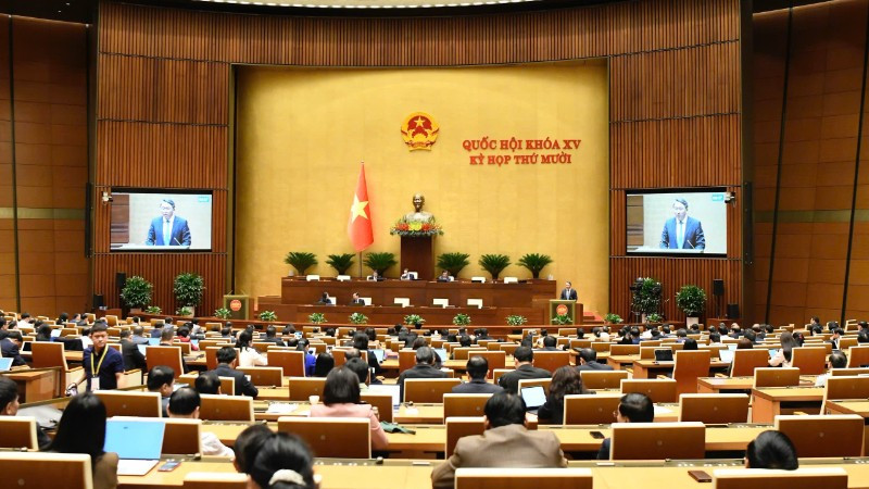 Quốc hội làm việc tại hội trường sáng 4/11. (Ảnh: DUY LINH)